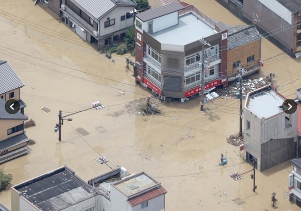 球磨川氾濫2.jpg